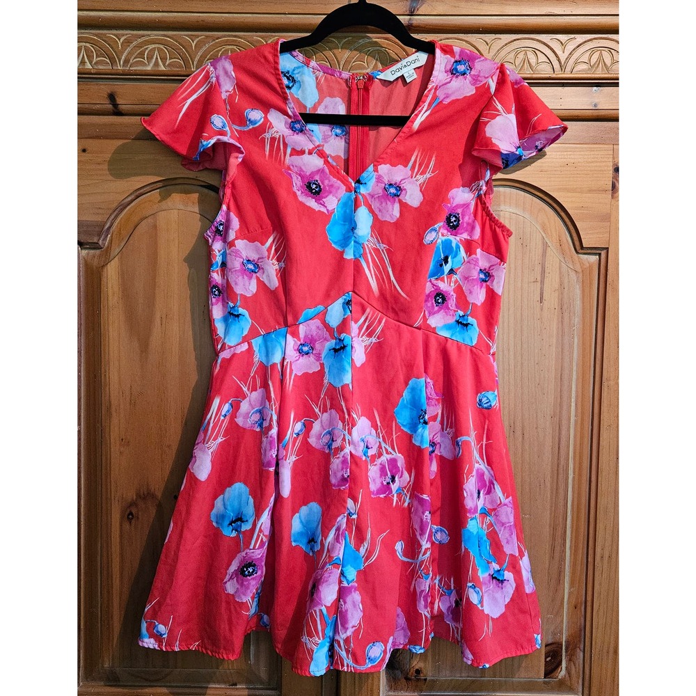 Davi & Dani Red Floral Flutter Sleeve V-Neck Romper Size Large